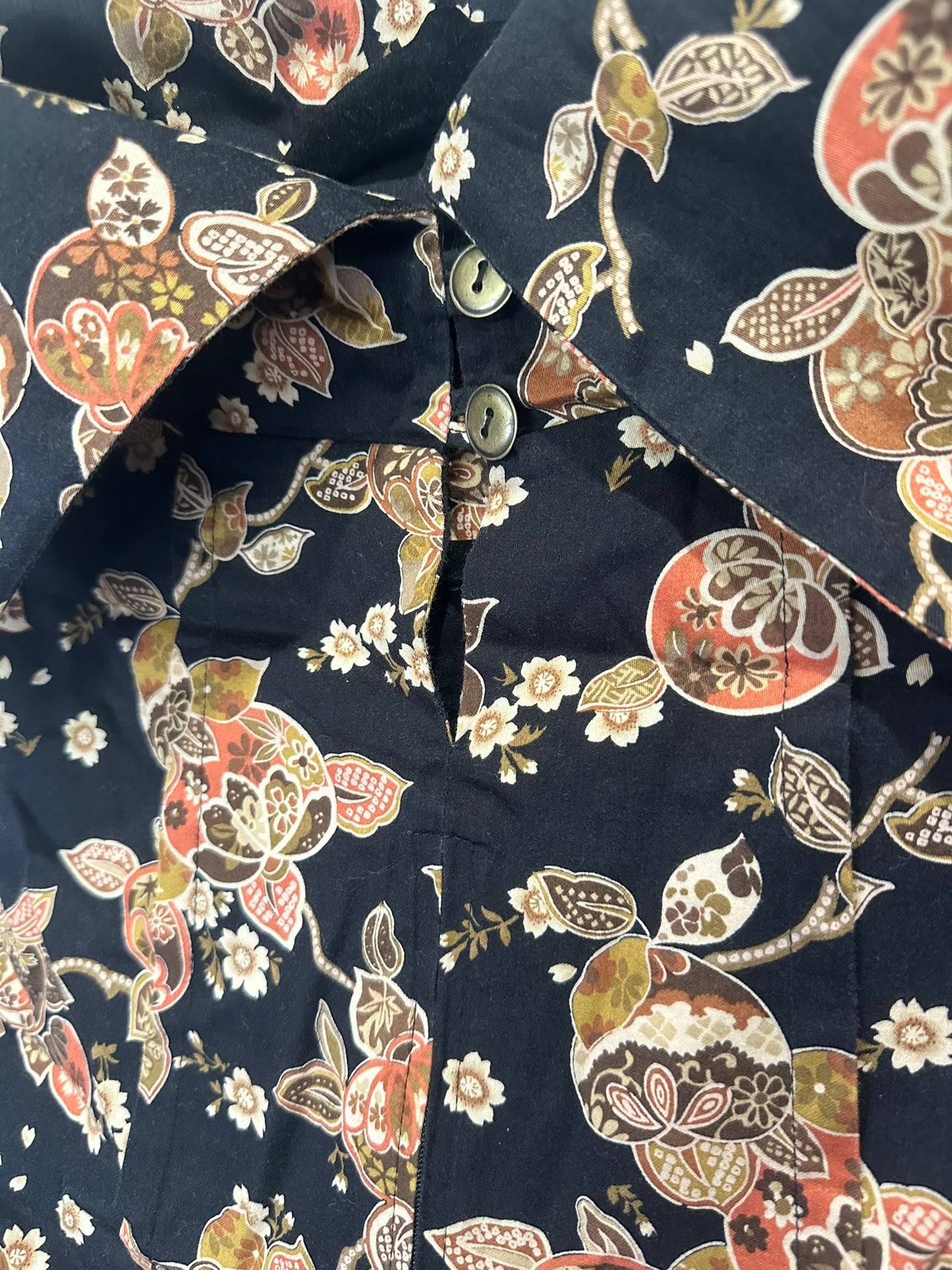 High Tea with Mrs Woo - Vintage-Style Sleeveless Collared Top