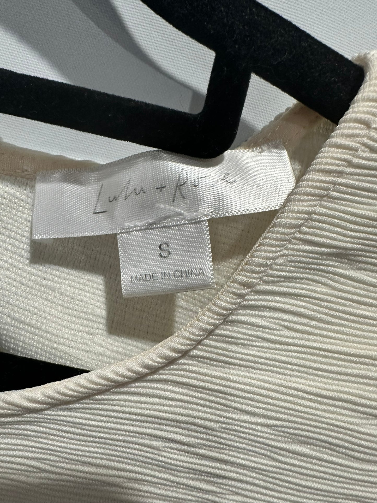 Lulu & Rose Cream Textured Cut-Out Top