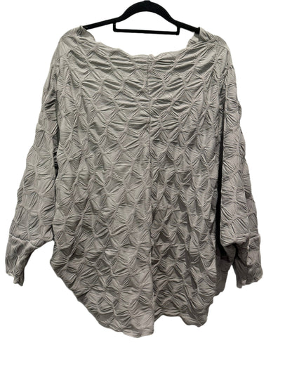 Inzagi – Textured Origami Knit Top in Soft Grey