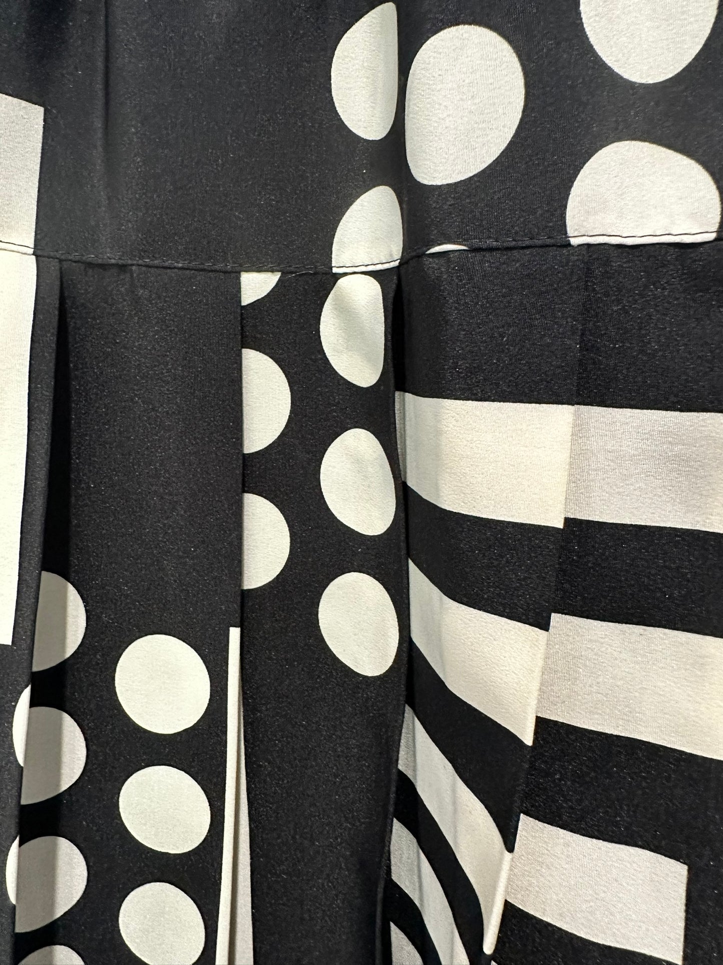 Classic Lady by Lotz – Black & White Geometric Print Skirt