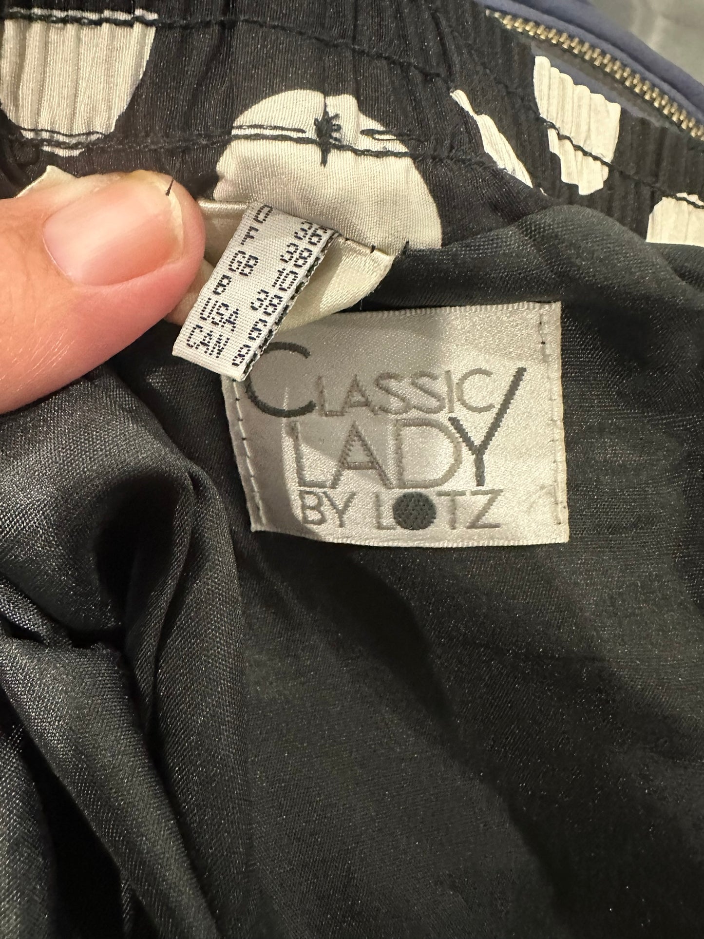 Classic Lady by Lotz – Black & White Geometric Print Skirt